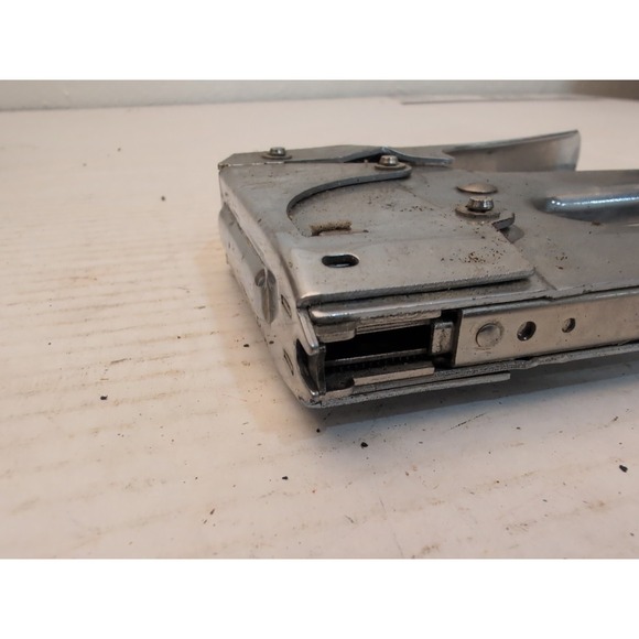 VINTAGE NOS - ARROW T-25 STAPLE GUN TACKER ELECTRICIANS CABLE WIRE FITS TO 6mm - Picture 3 of 6